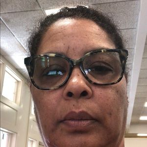 Meet your Posher, Lorraine